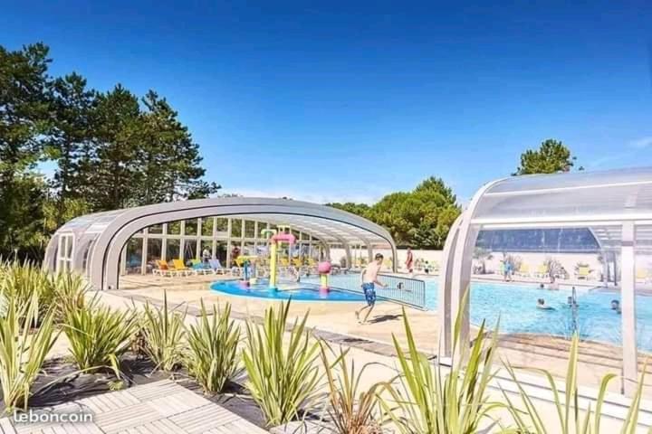Mobilhome Camping Proche Des Plages Сен-Жан-де-Мон Екстер'єр фото